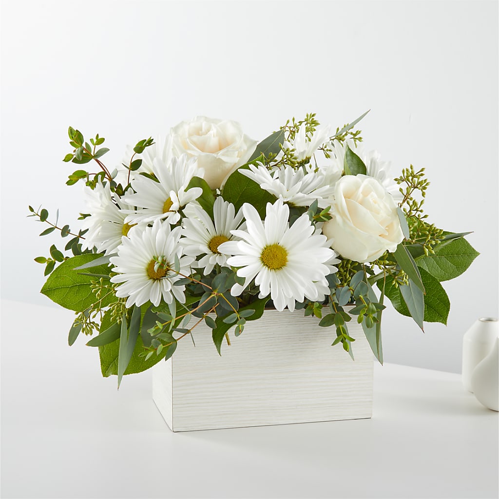 Fresh Linen Box Bouquet – Davinci Flower Shop Ltd, Scarborough ON