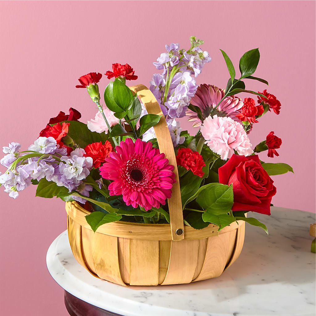 Pink Picnic Basket – Davinci Flower Shop Ltd, Scarborough ON