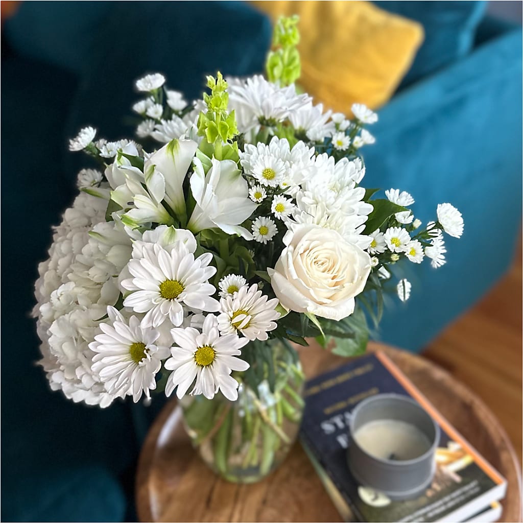 Classic Ivory – A Florist Original – Davinci Flower Shop Ltd, Scarborough ON