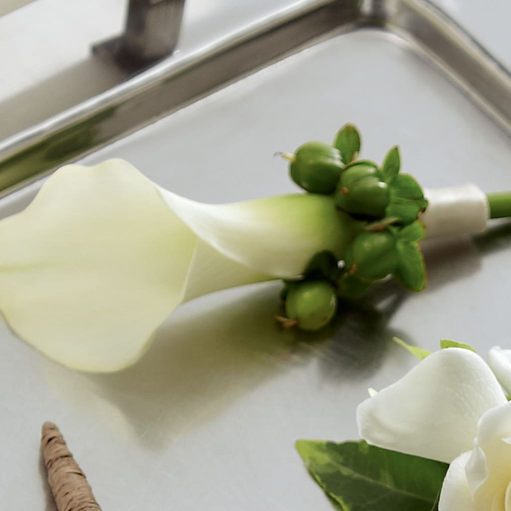 White Calla Boutonniere – Davinci Flower Shop Ltd, Scarborough ON