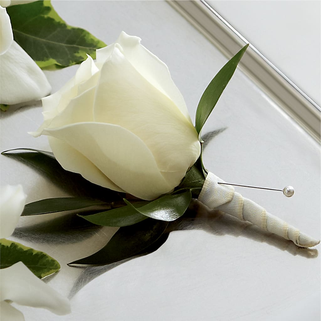 White Rose Boutonniere – Davinci Flower Shop Ltd, Scarborough ON