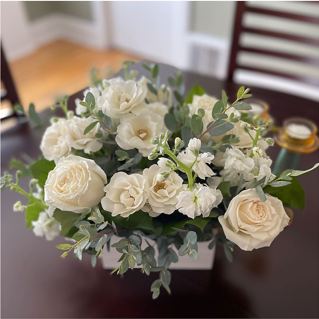 Fresh Linen Box Bouquet –  Davinci Flower Shop Ltd, Scarborough ON