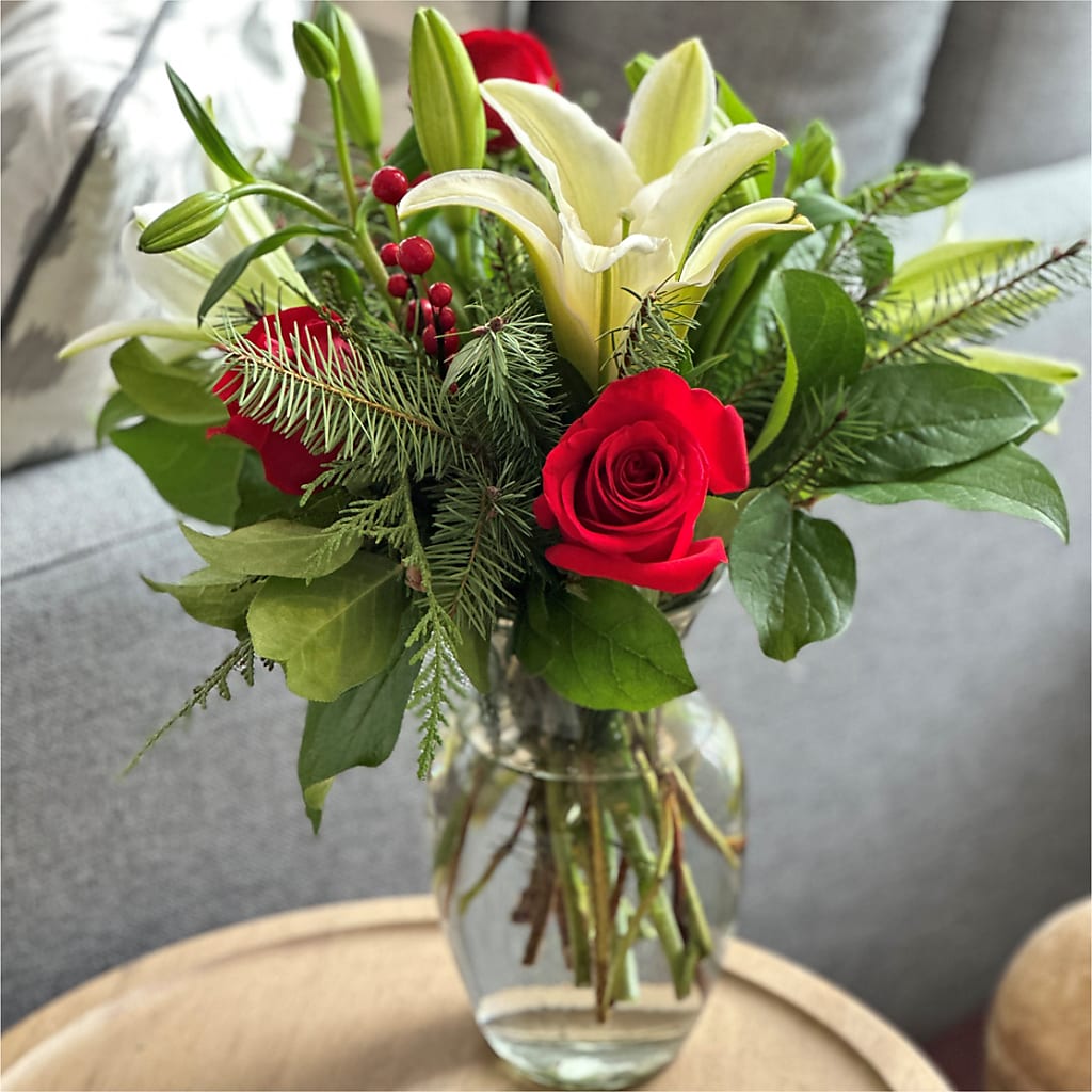 Sparkling Snowflakes Bouquet –  Davinci Flower Shop Ltd, Scarborough ON