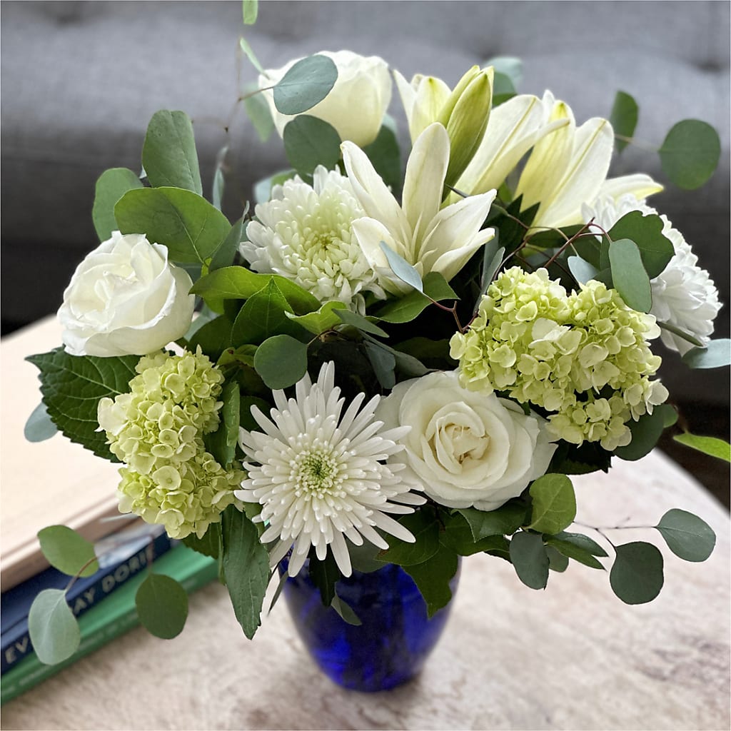 Snowy Dreams Bouquet –  Davinci Flower Shop Ltd, Scarborough ON