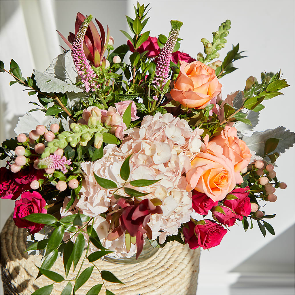 Glitz & Glam Bouquet –  Davinci Flower Shop Ltd, Scarborough ON