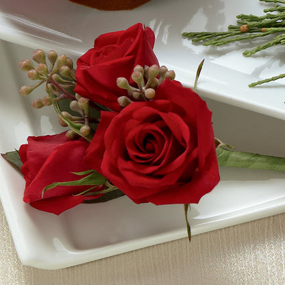 Red Spray Rose Boutonniere –  Davinci Flower Shop Ltd, Scarborough ON